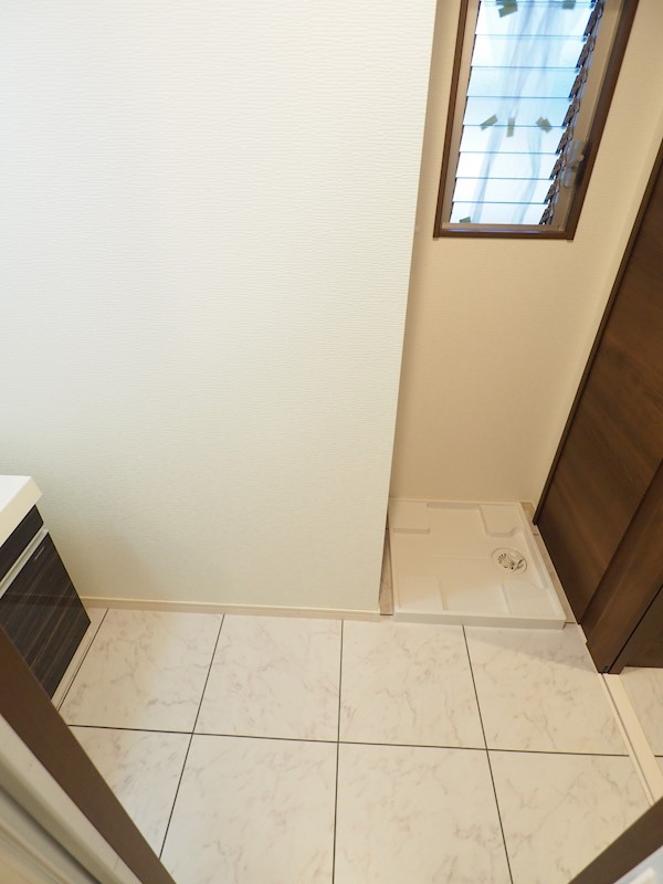 玄関　玄関も広々。収納力あり。