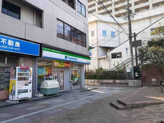 コンビニ　ファミリーマート（コンビニ）まで287m