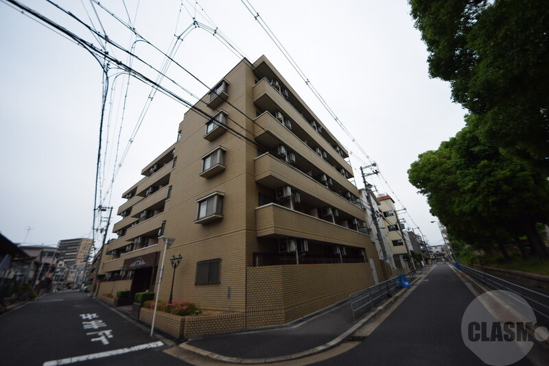 建物外観　閑静な住宅街に立つ、静かで住みやすい住環境です