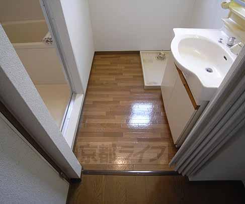 洗面設備　脱衣所も広々！