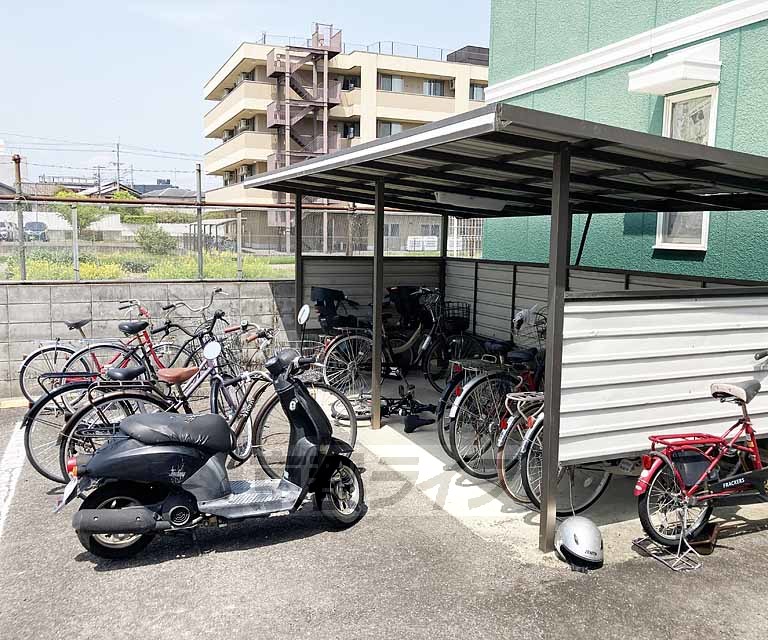 その他共有部分　屋根付きの駐輪場です。
