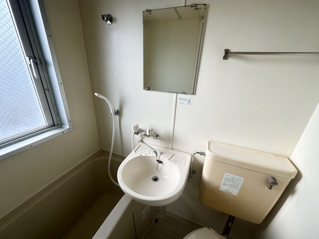 洗面設備　浴室内に洗面台がついてます♪