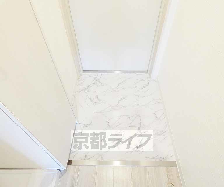 玄関　綺麗な床の玄関。