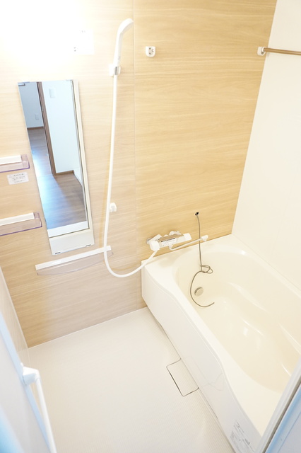 バス・シャワールーム　追焚給湯、浴室乾燥機付きのバスルーム♪