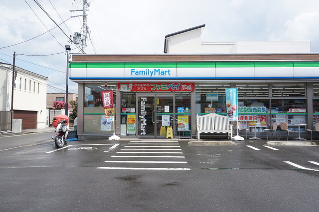 コンビニ　ファミリーマート上杉４丁目店（コンビニ）まで195m