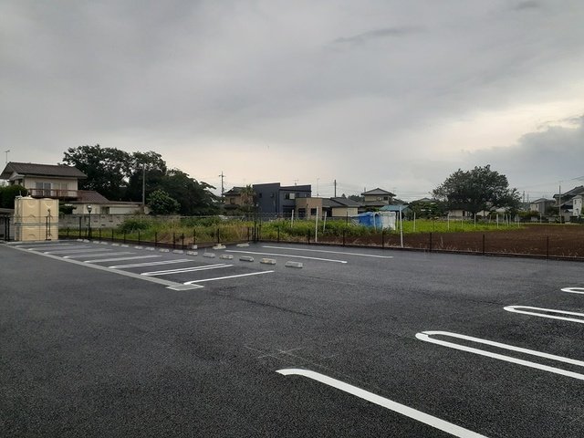 駐車場　駐車場に車を止められます