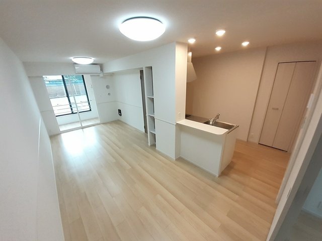 居室・リビング　こちらの居間で趣味の時間をお楽しみください