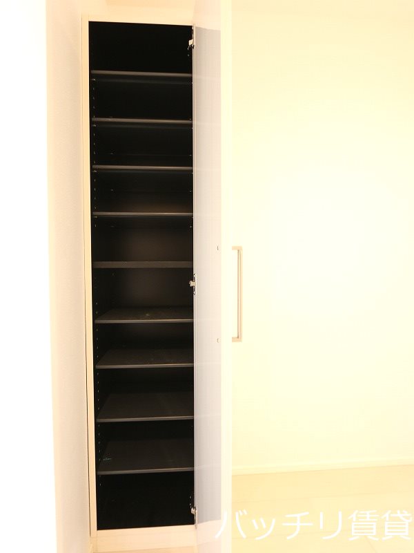 玄関　同型タイプの為、現状を優先致します。