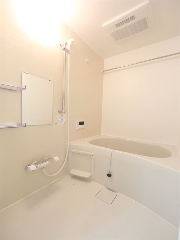 バス・シャワールーム　追い焚き浴室暖房乾燥機能付バス　同仕様写真