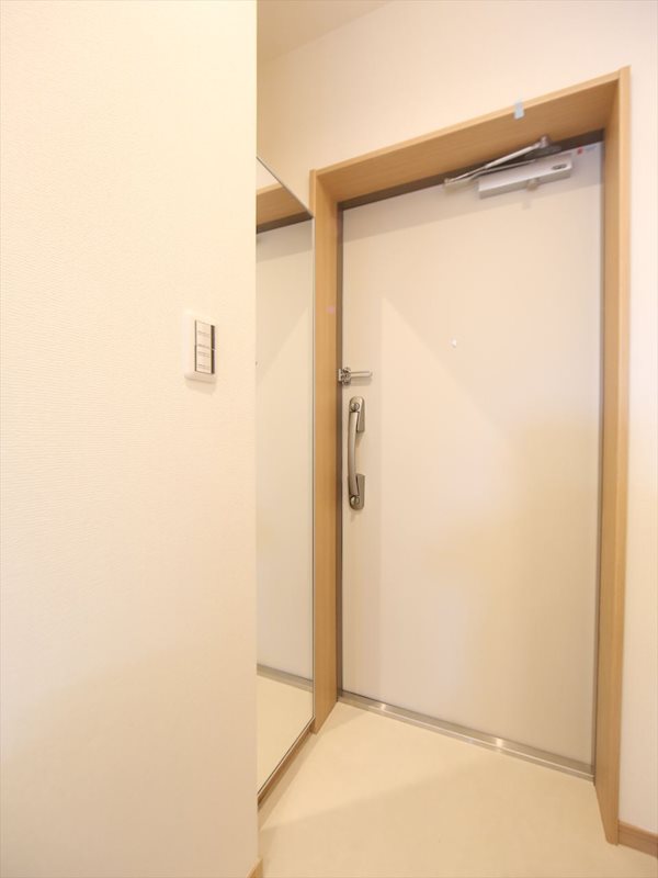 玄関　玄関　シューズボックス充実　同仕様写真