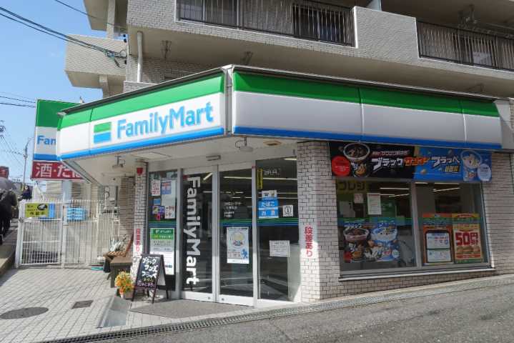 コンビニ　ファミリーマート（コンビニ）まで1800m