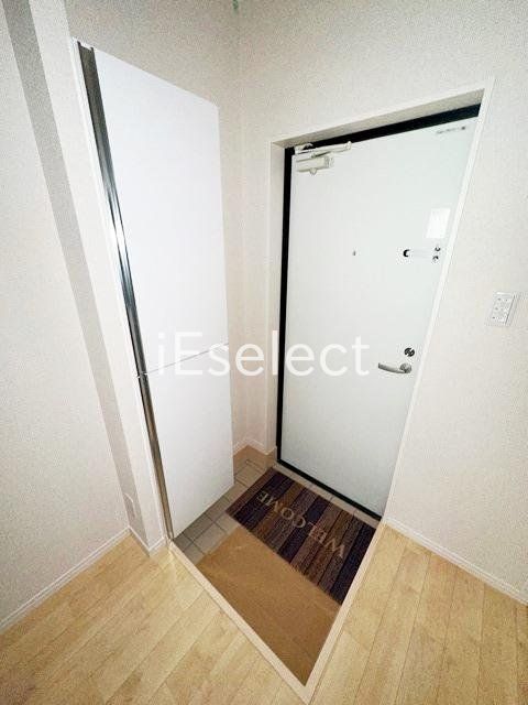 玄関　玄関にはシューズボックスがあります