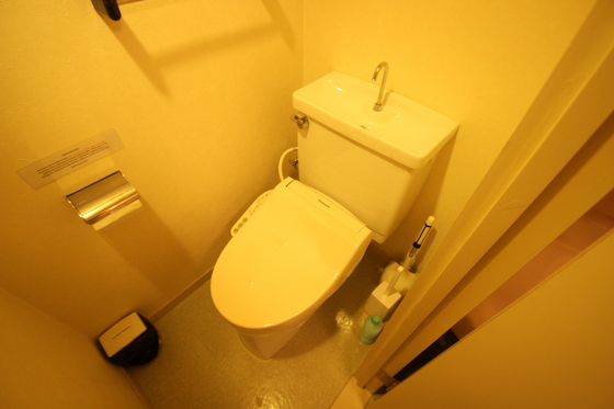 トイレ　※別の部屋の写真です