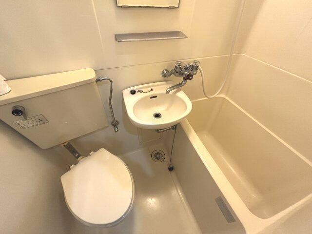 バス・シャワールーム　?