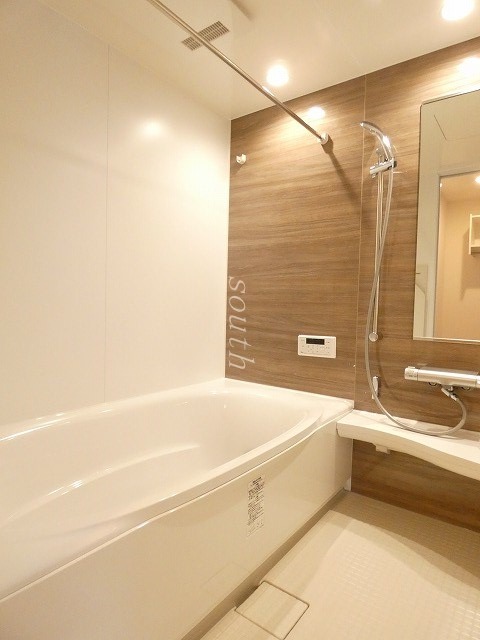 バス・シャワールーム　浴室乾燥機付きのお風呂