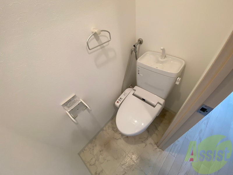 トイレ　ウォシュレット機能がついたトイレ。安心して使用できますね。