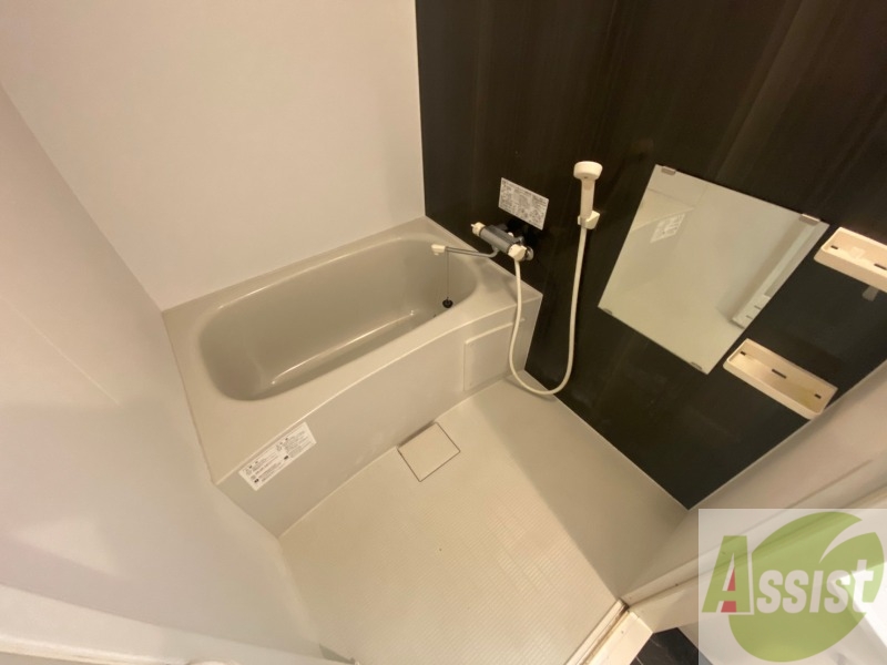 バス・シャワールーム　お風呂になります。一日の疲れを癒してくださいね。