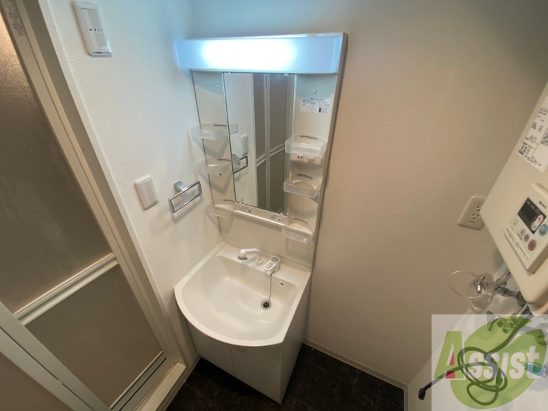 洗面設備　こちらに洗面台があります。朝の洗顔はこちらで。