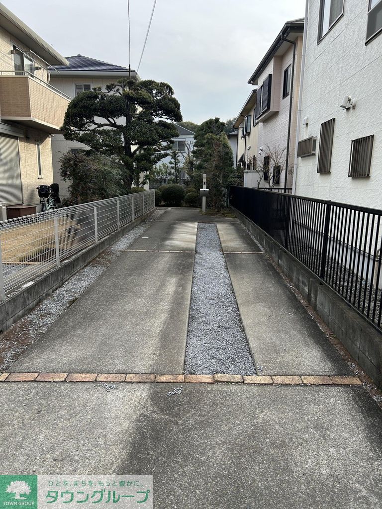 駐車場　駐車場（縦列で2台駐車可）