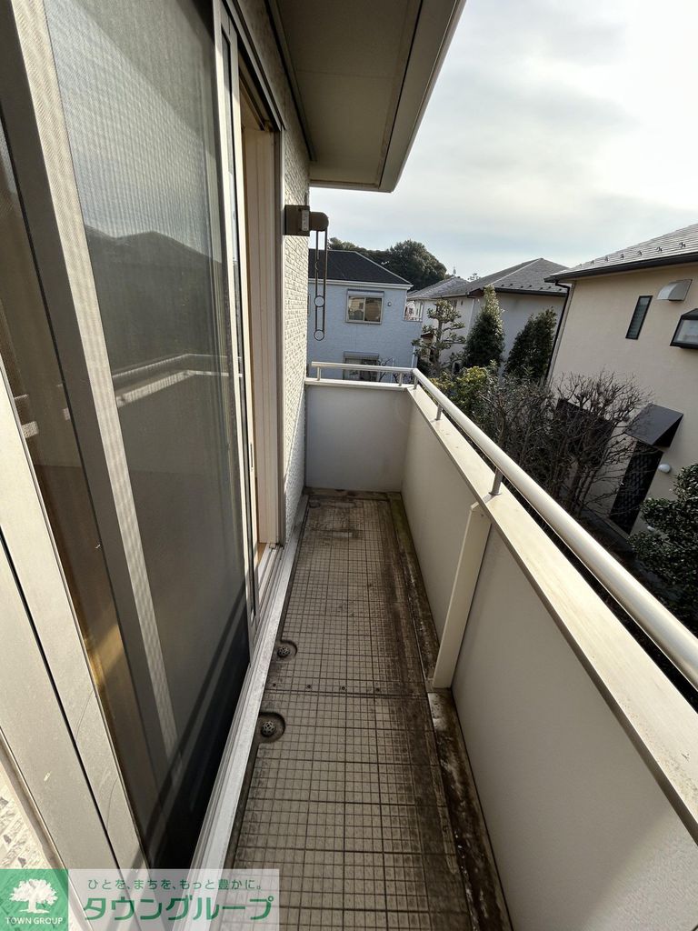 バルコニー　2階洋室　約8帖バルコニー※退去済み。クリーニング前