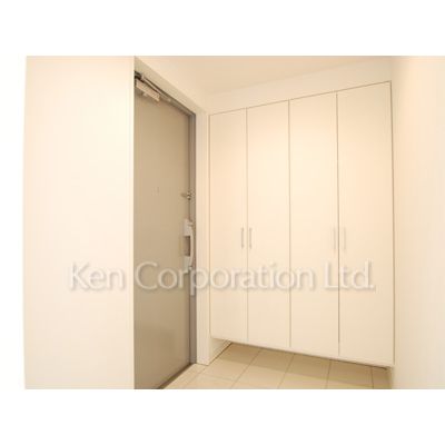 玄関　同タイプ6階のお部屋を撮影。仕様が異なることがあります。