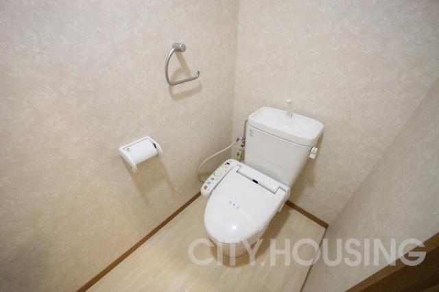 トイレ　※同タイプ部屋の写真です。