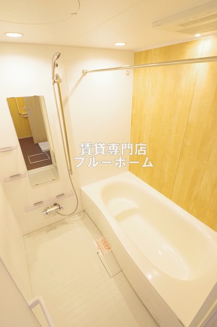 バス・シャワールーム　浴室乾燥機・追い焚き機能付きのお風呂！