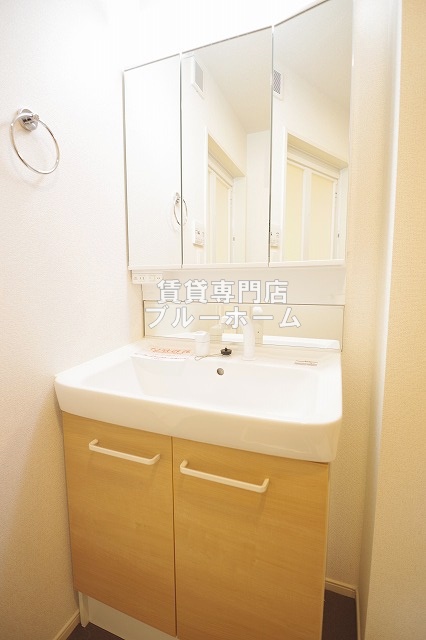 洗面設備　三面鏡独立洗面台！