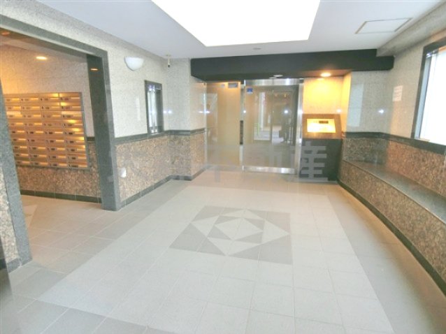 エントランス　エントランス　防犯カメラTVモニター付オートロック宅配BOX