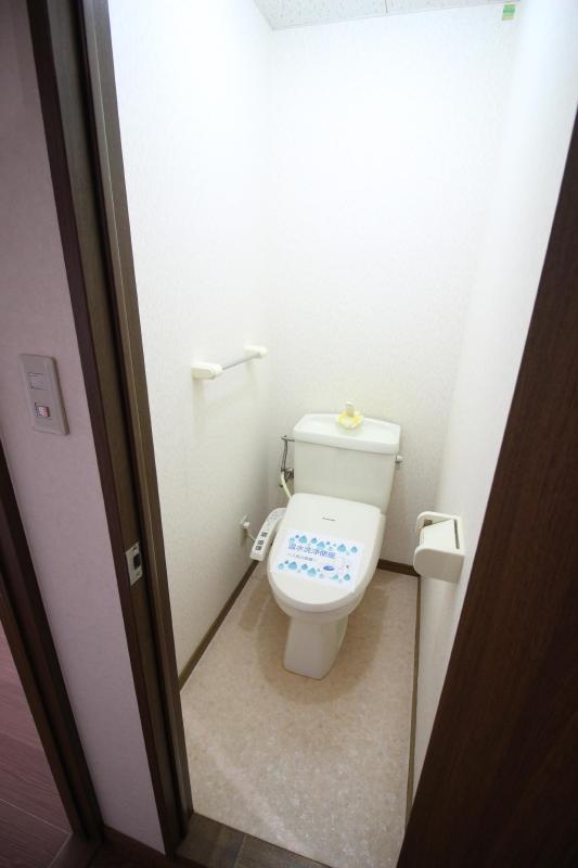 トイレ　温水洗浄便座付きトイレ