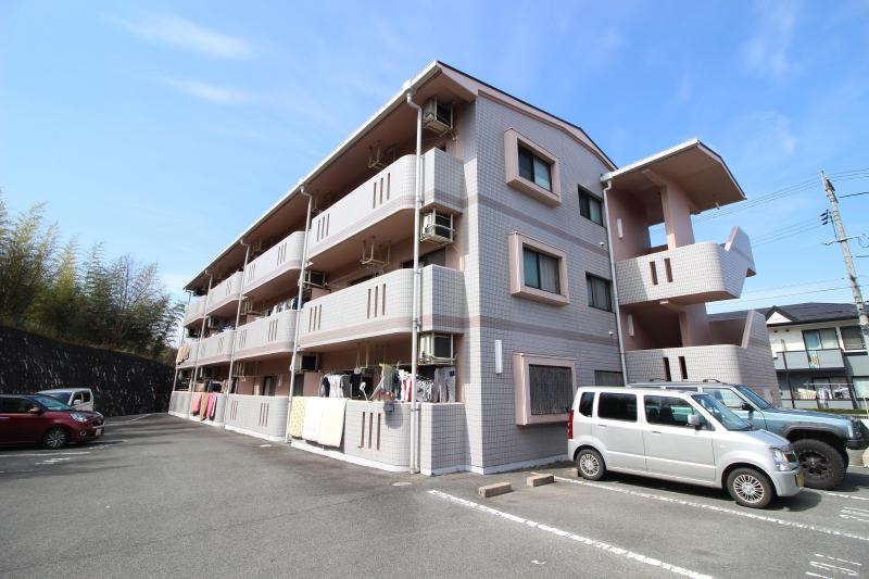 建物外観　3階建てレクエルドの外観