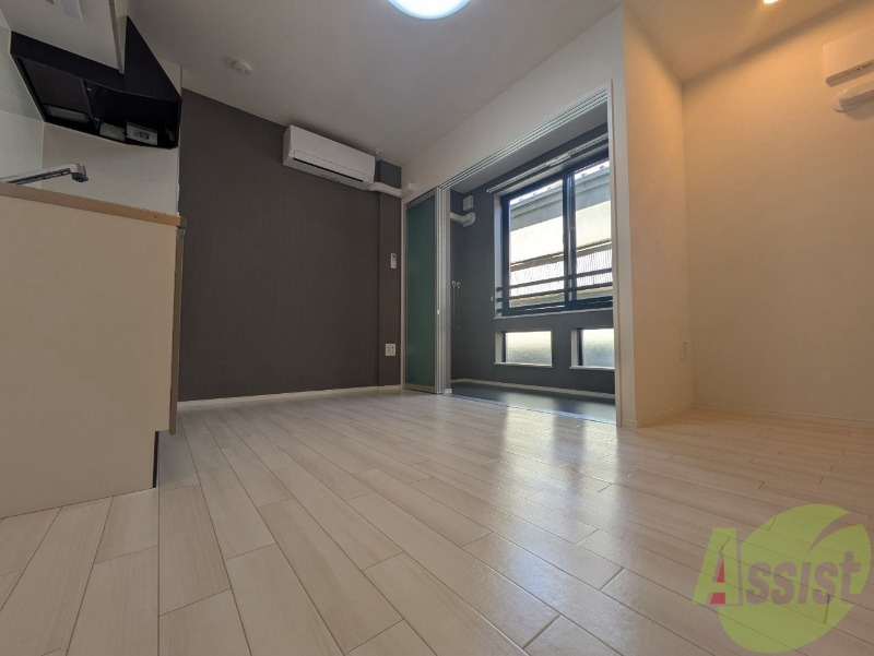 居室・リビング　フローリングがキレイな８帖のリビングルームです。