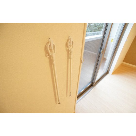 その他設備　室内物干し　天井から吊るして物干し竿が掛けられます。