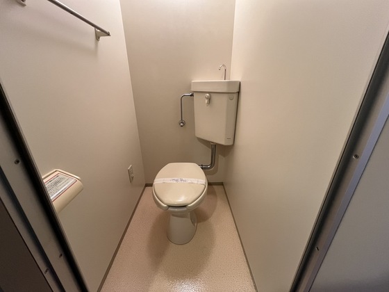 トイレ　※別号室の写真です