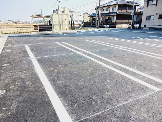 駐車場　駐車場に車を止められます