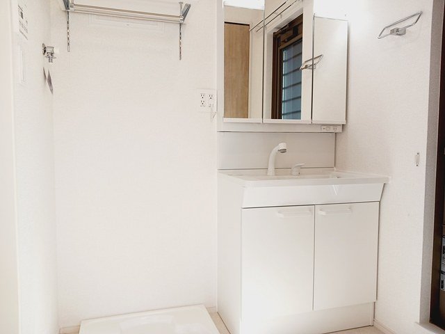 洗面設備　コンパクトで使いやすい洗面所