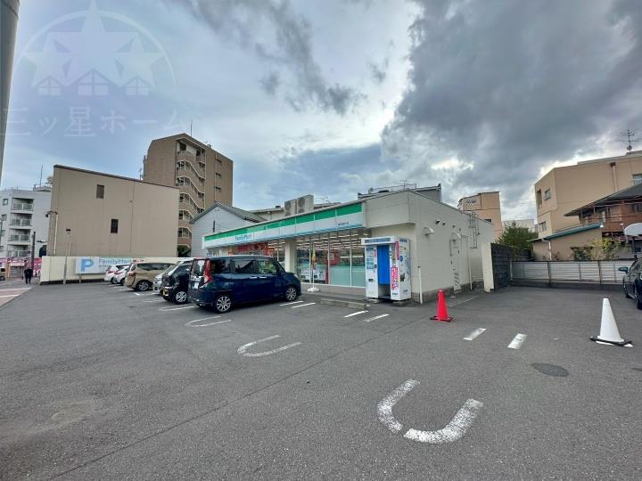 コンビニ　ファミリーマート車町店（コンビニ）まで600m