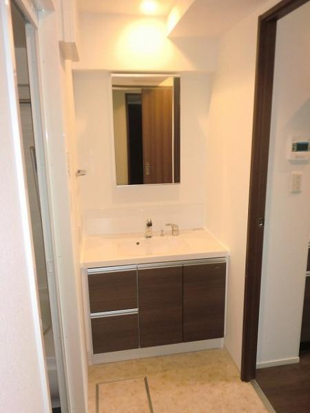 洗面設備　※同マンション内の別のお部屋の室内写真