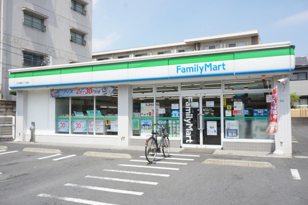 コンビニ　ファミリーマート 川口栄町二丁目店（コンビニ）まで301m