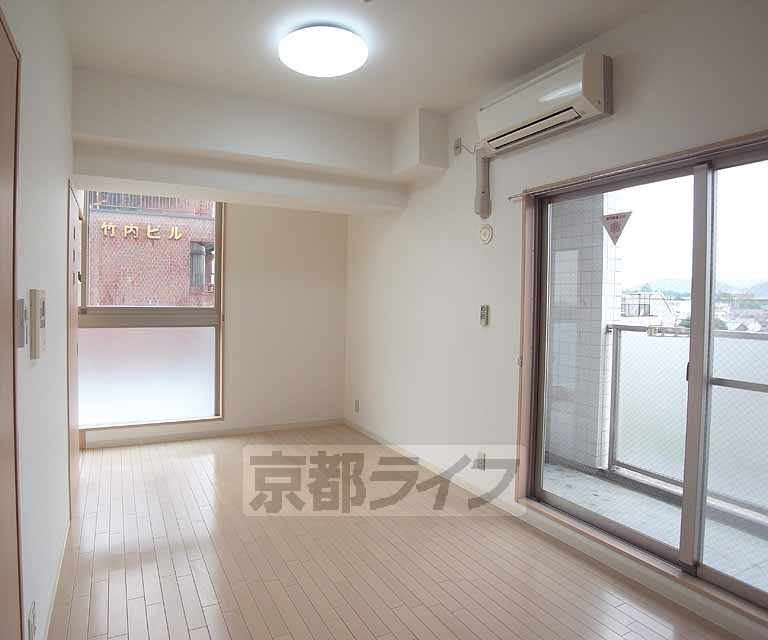 居室・リビング　洋室７．６帖です