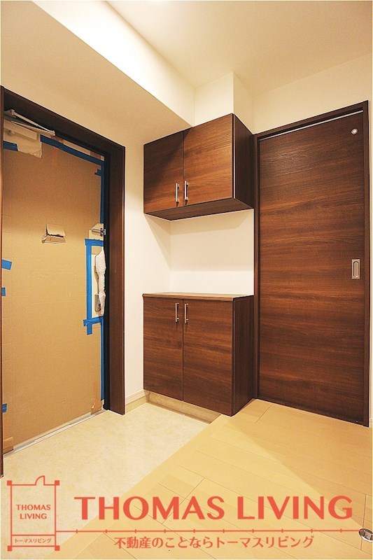 玄関　建築中の為、同じ建築会社の写真をご参考下さい。(同年の新築)