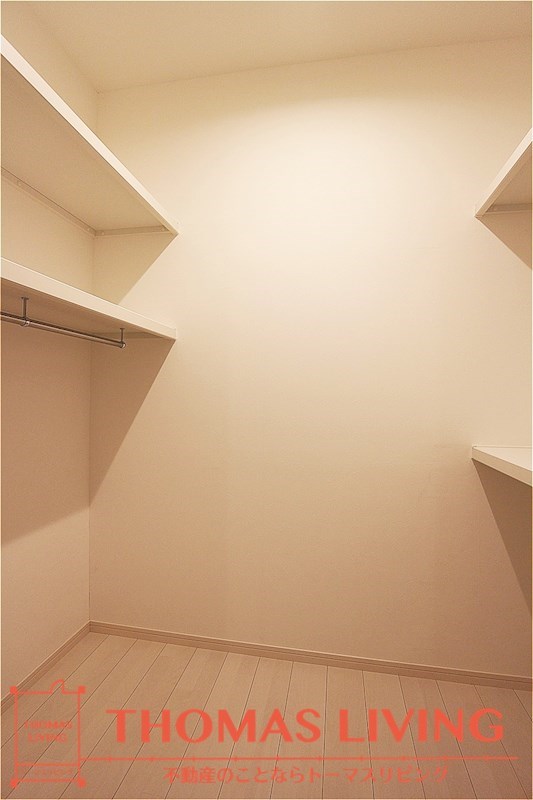 バルコニー　洋室には、大容量のウォークインクローゼットを備えています。