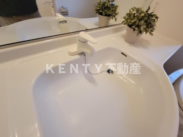 洗面設備　ゆったりとスペースのある洗面所