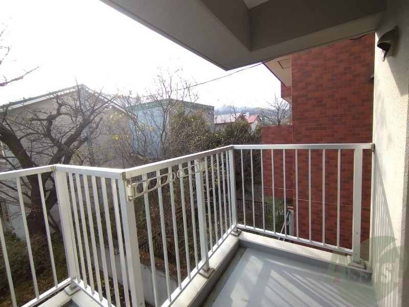 バルコニー　バルコニーは幅があり、広い印象を受けました。