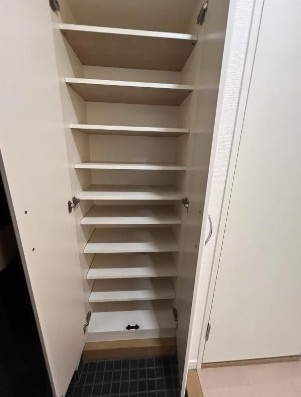 玄関　写真は別号室です。現況優先になります。