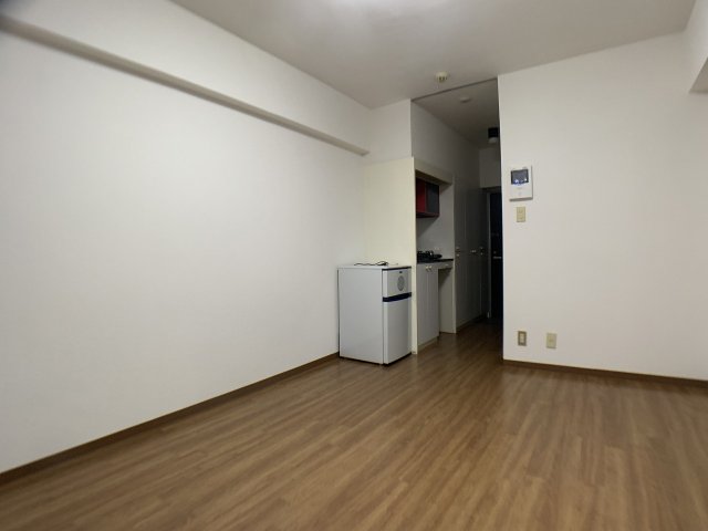 居室・リビング　エアコン付きで快適に過ごせます♪