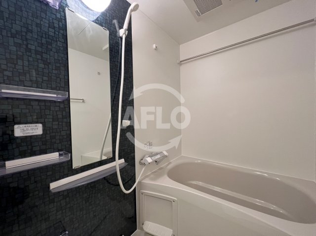 バス・シャワールーム　セレニテ中崎町リアン　浴室