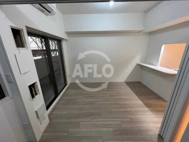 バルコニー　セレニテ中崎町リアン　洋室