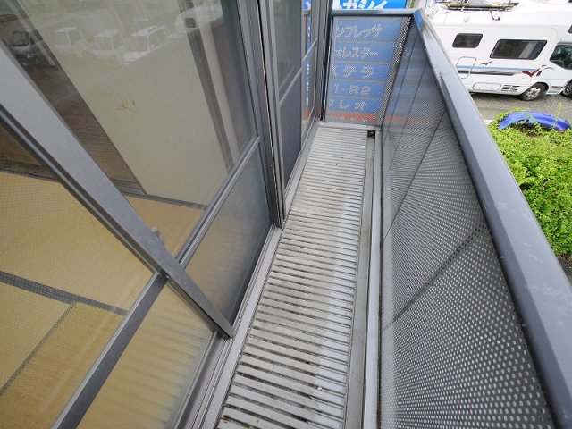 バルコニー　暖かな日差しのふりそそぐバルコニー