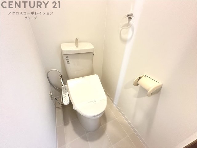 トイレ　温水洗浄便座ついてます♪